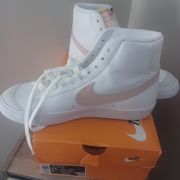 NEW NIKE W Blazer Mid '77 White/Pink High Top Court Sneakers Sz 9.5 $80 FIRM - Picture 6 of 9